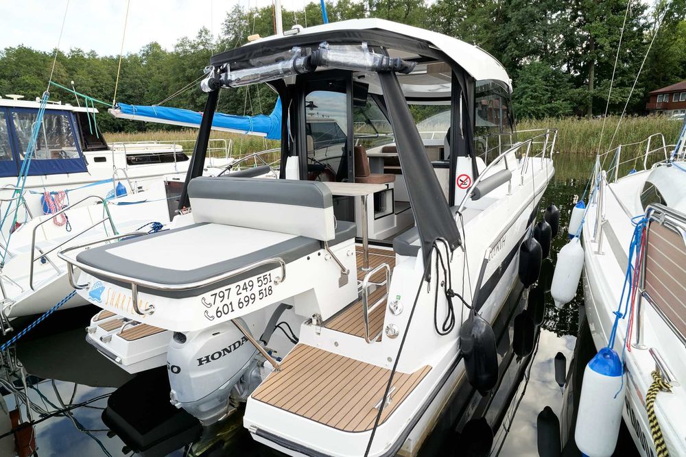 Czarter jacht motorowy Nautic 880 Mazury bez patentu HouseBoat