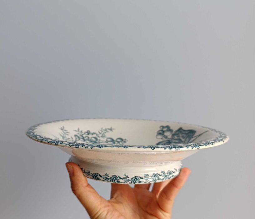 Prato em Faiança com Base