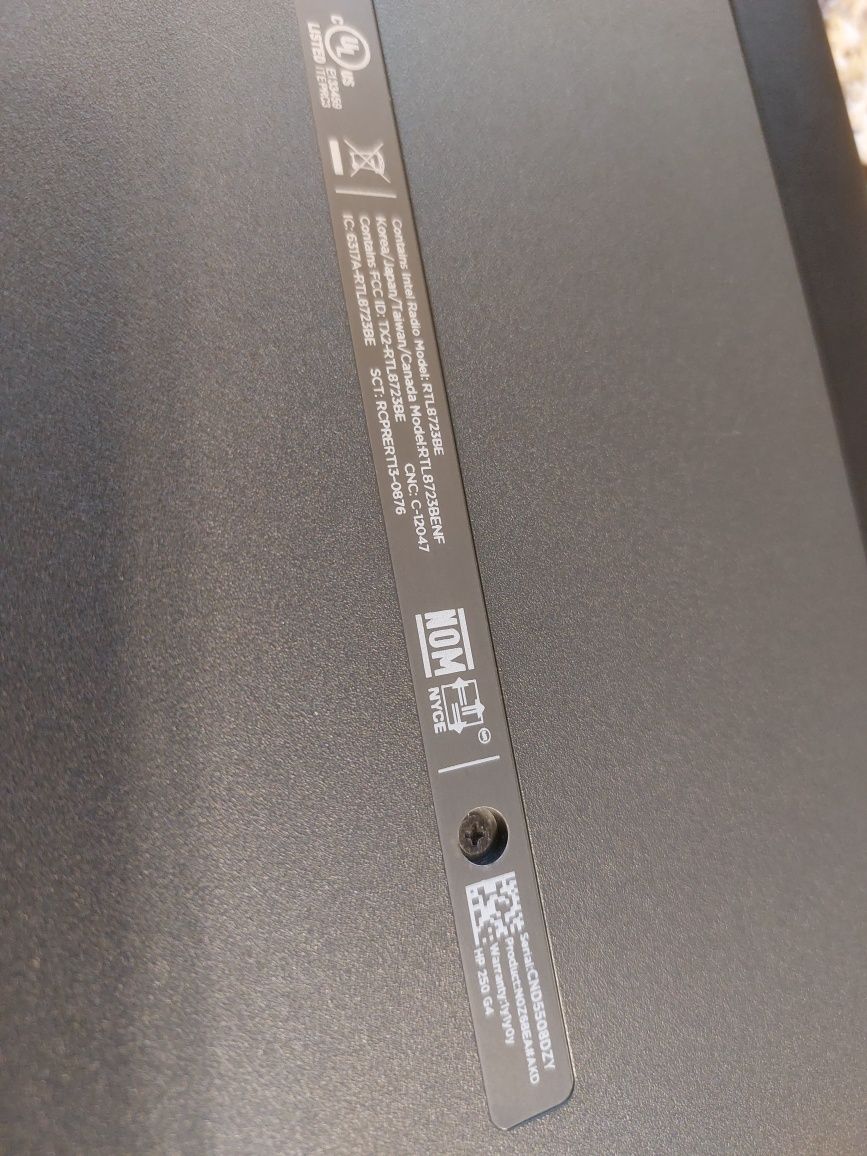 Laptop HP 250 G3 i3-4005U/4GB/500/DVD