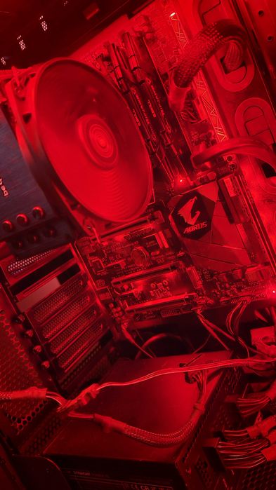 PC i7-7700k, 16GB RAM, HDD 750GB, Gigabyte GA-Z270X Gaming K5, 700W