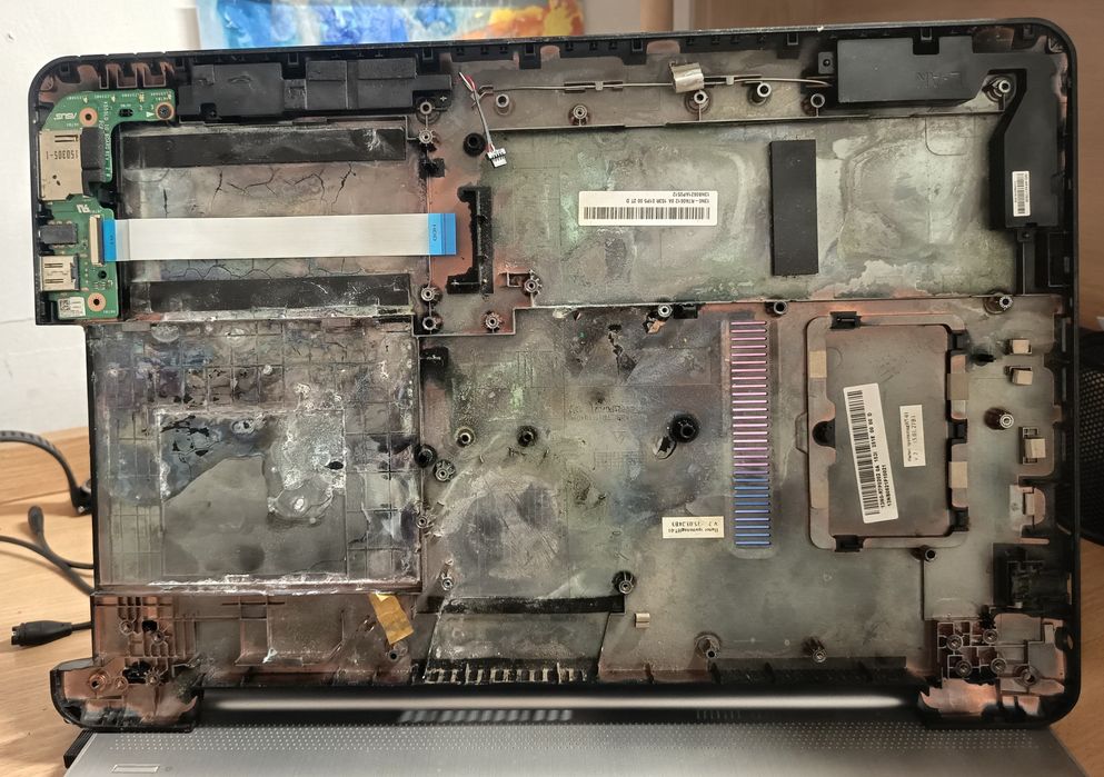 Obudowa klapa dolna + zawiasy laptop Asus A555L