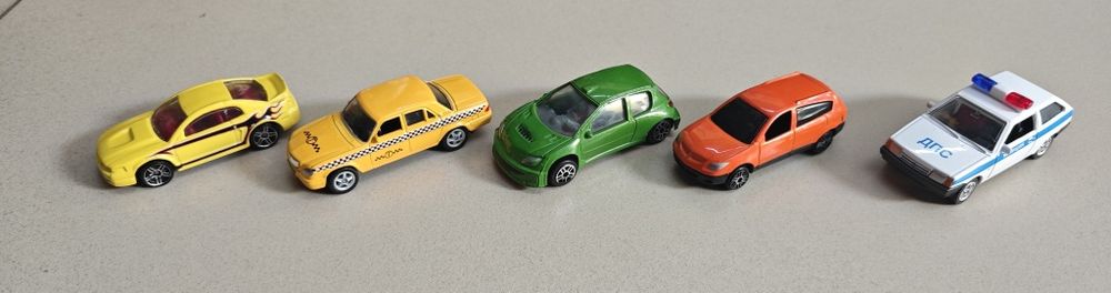 Металева машинка 9см в асортименті