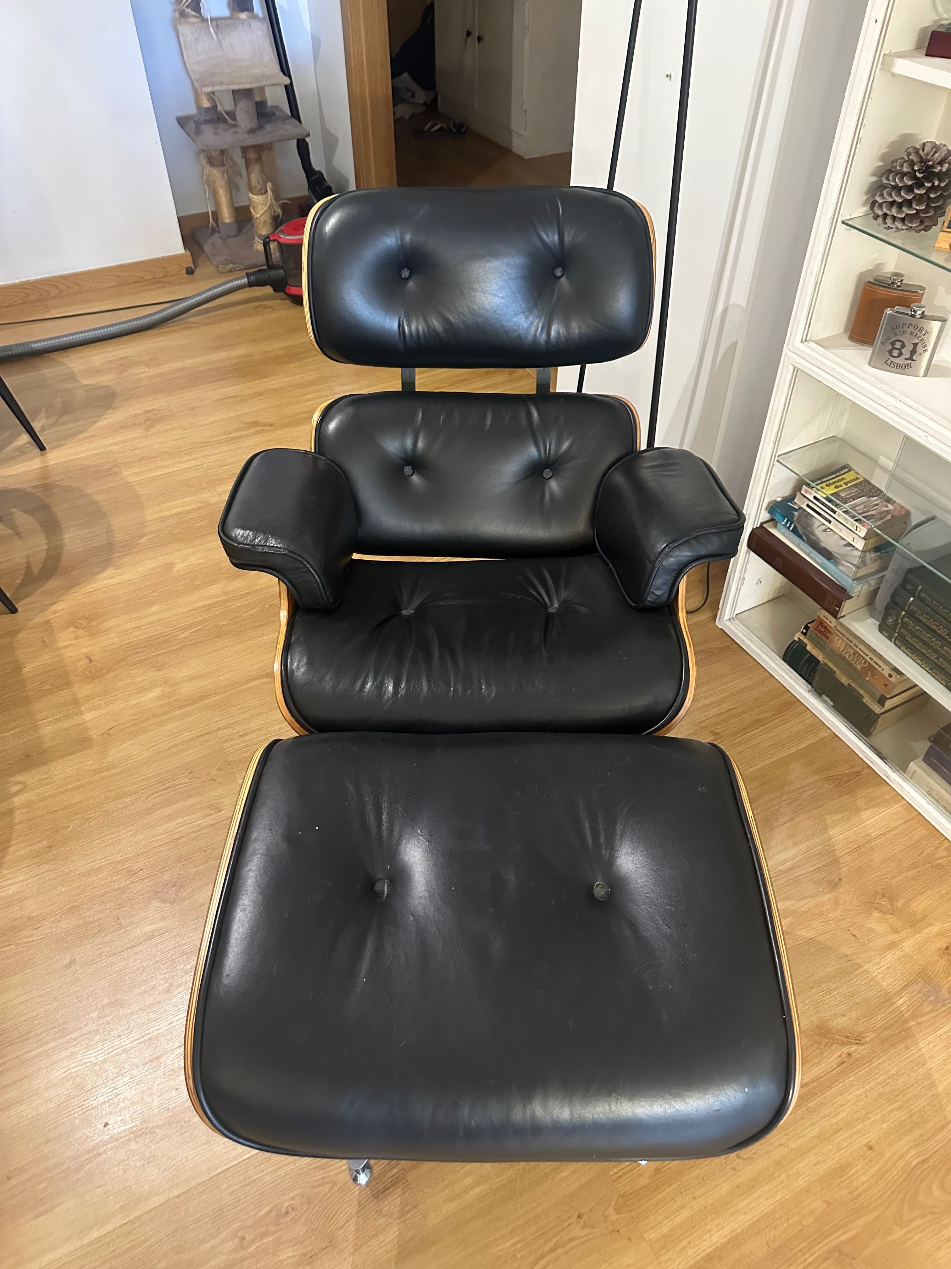 Cadeirão Eames Lounge