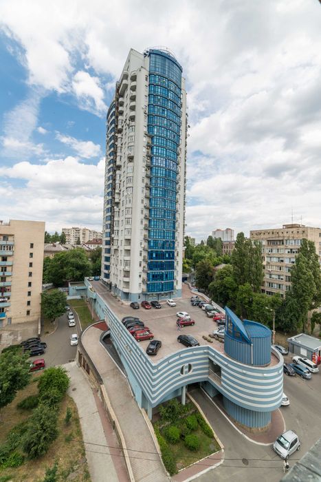 Продаж паркомісця поряд з ЖК Смарт Плаза, ЖК Київський