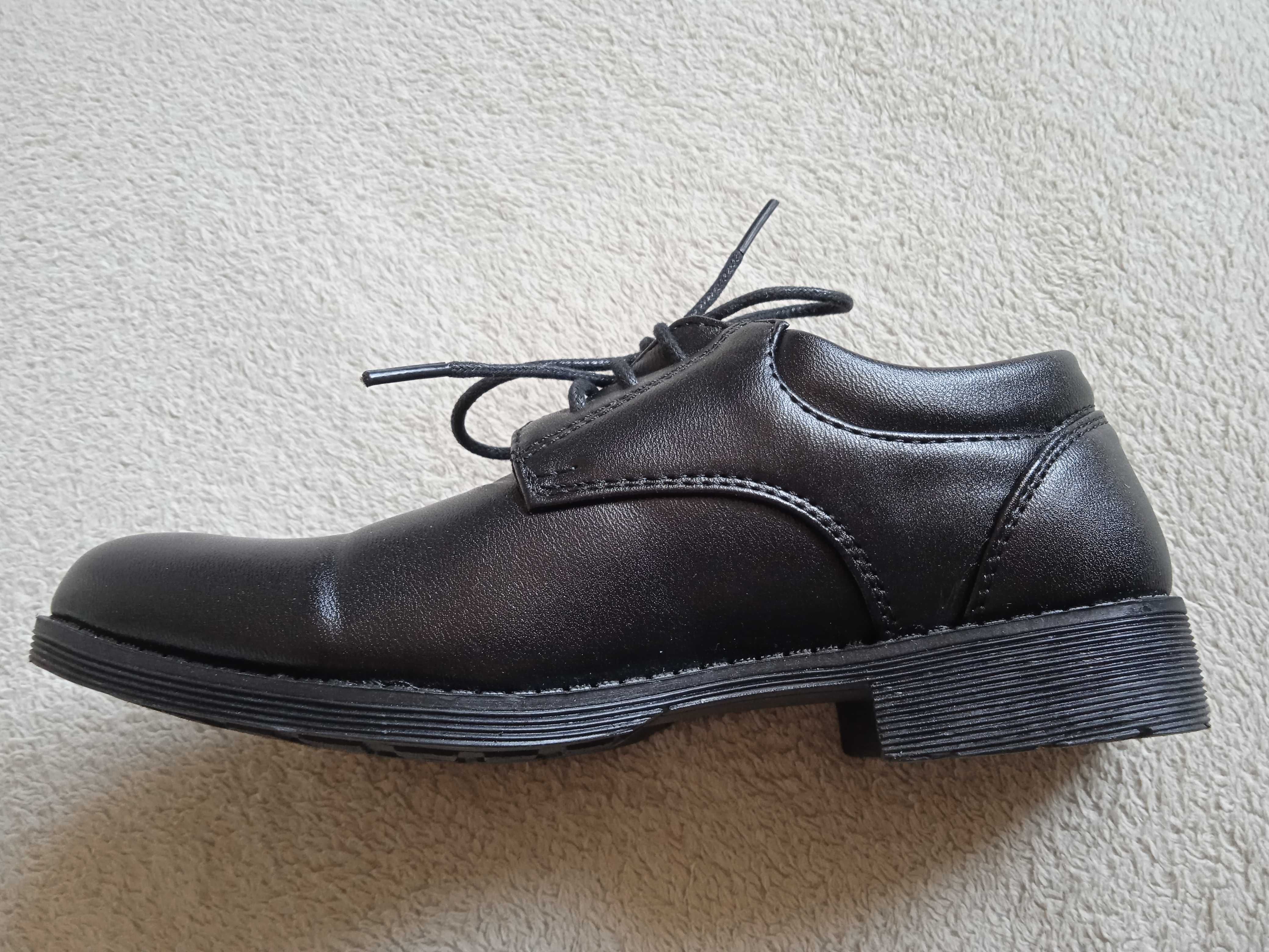 Eleganckie buty chłopięce