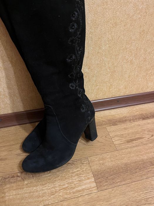 Віддам безкоштовно жіночі чоботи