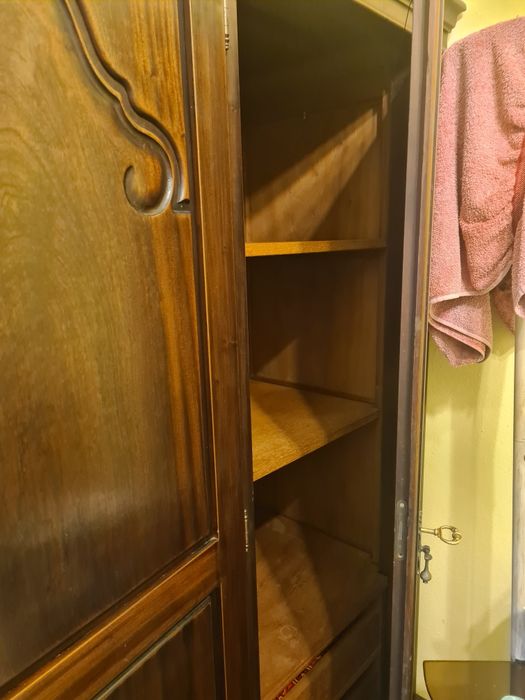 Guarda fatos de madeira de mogno