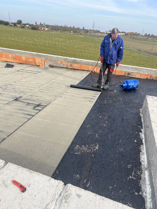 Uslugi Dekarskie Kominy,dachy plaskie,przecieki Dekarz