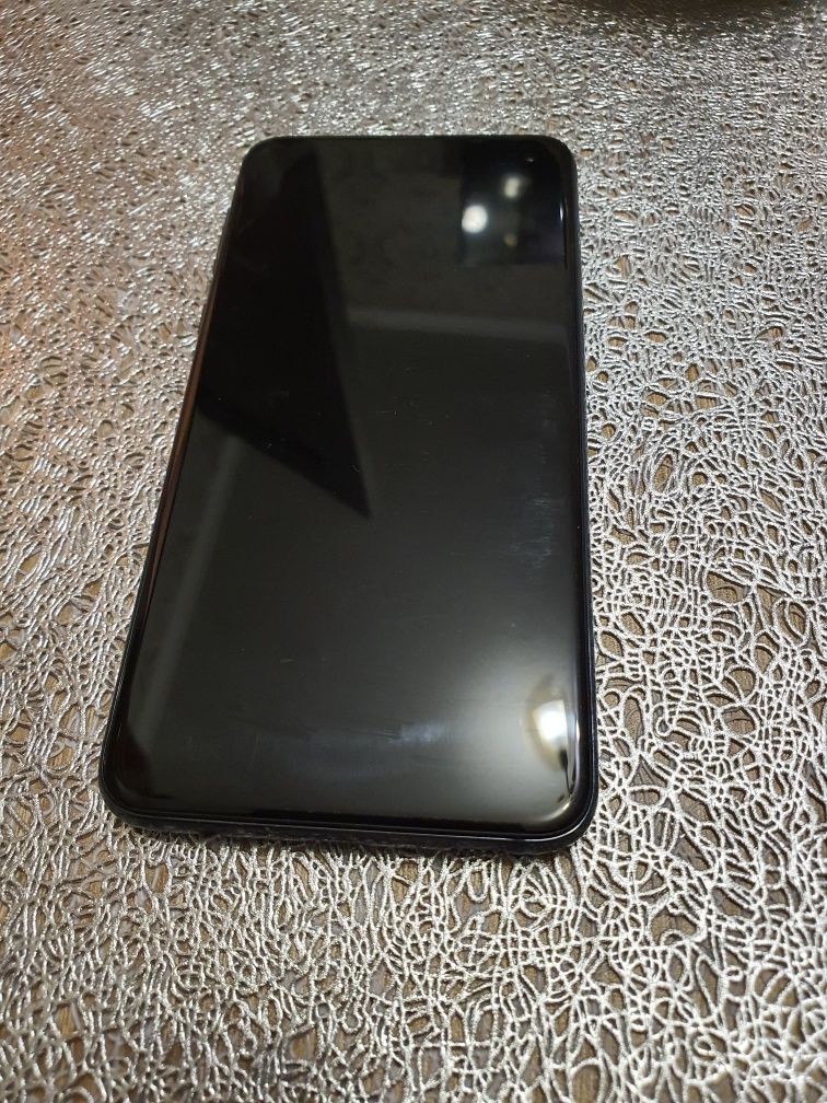 Продам Samsung s10e 128GB Snapgragon 855