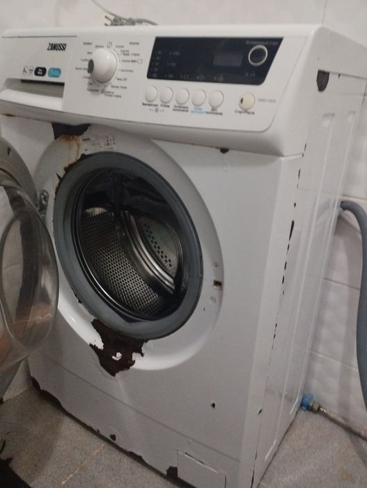 Пральна машина . Працює. Можна на запчастини