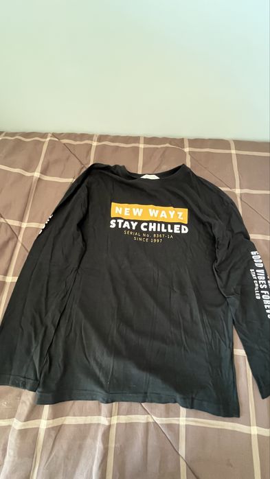 Pack 2 T-shirts Manga Comprida Homem S/M: H&M Gráfica + Primark