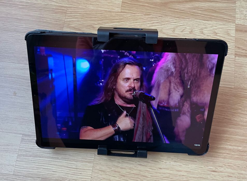 Кріплення планшета кріпиться на підголовник автомобіл