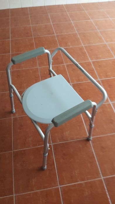 Cadeira.    banho