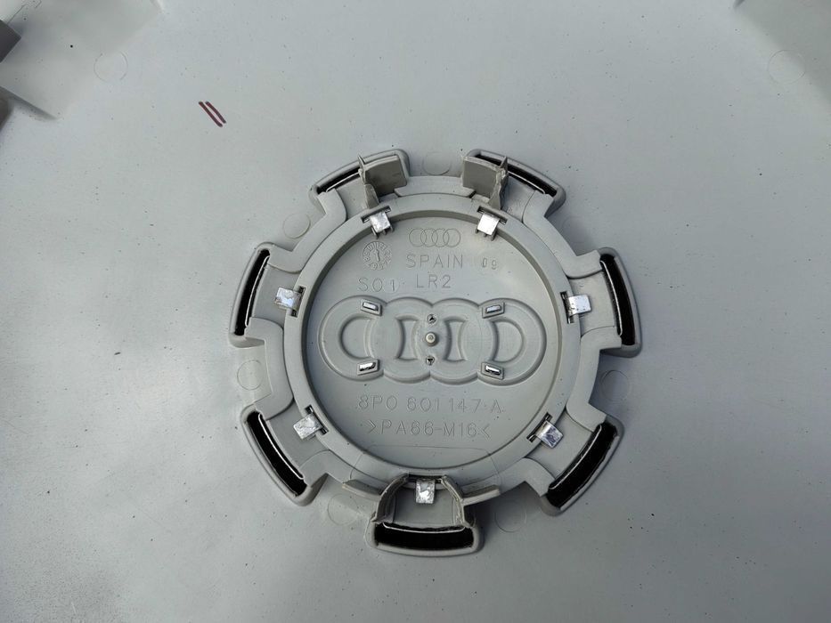 Audi 16" cali Kołpaki Komplet Oryginalne 8P0 A3 A4 A6 TT