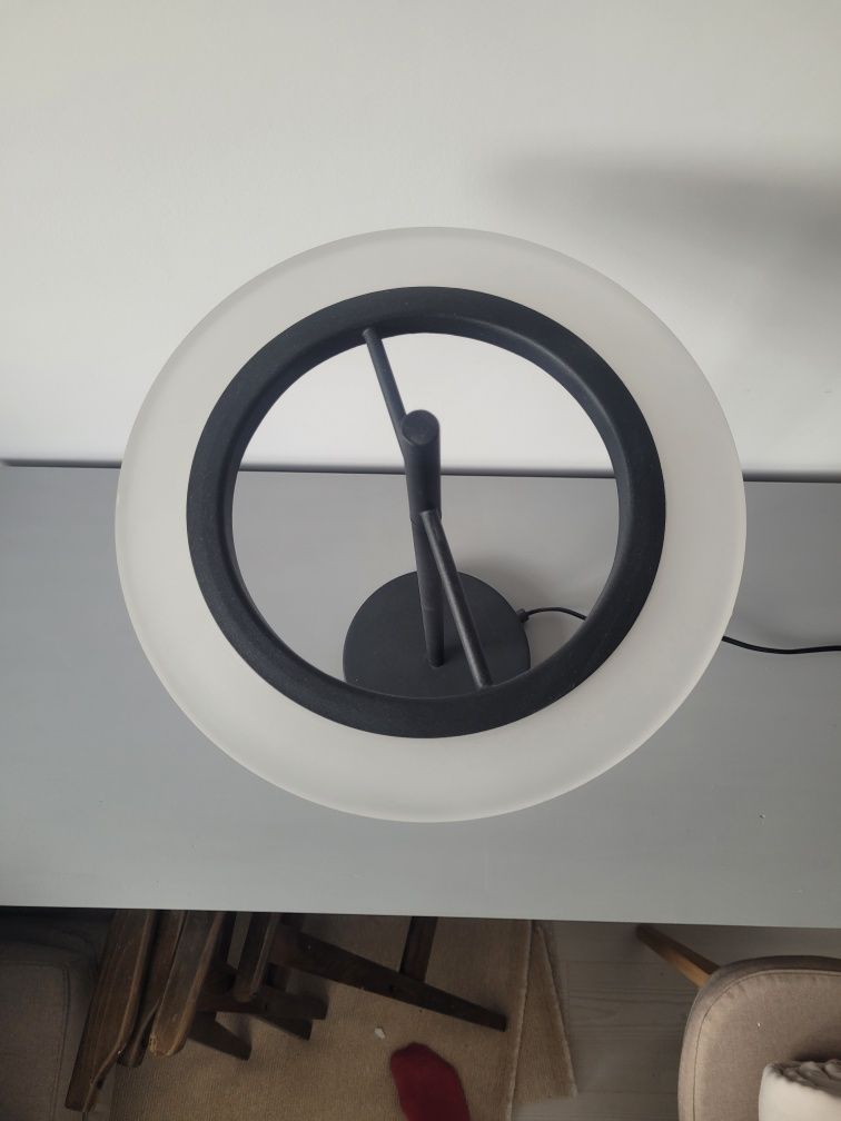 Lampa stołowa czarna minimalistyczna