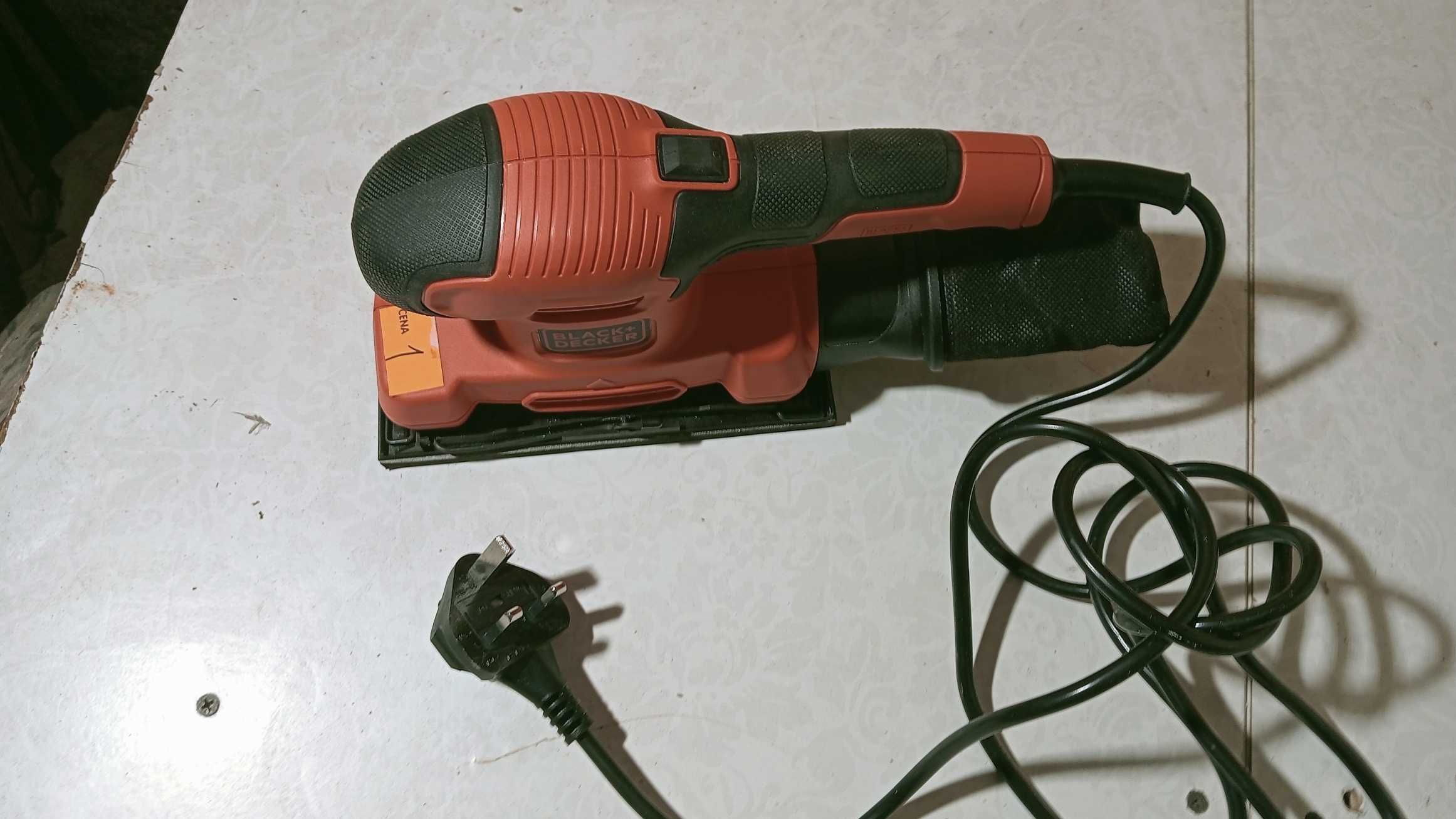 szlifierka oscylacyjna Black+Decker BEW220