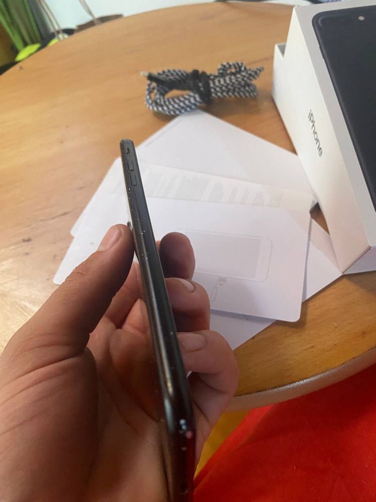Sprzedam iPhone'a 7 Plus w bardzo dobrym stanie