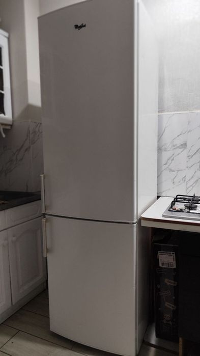 Продам холодильник Whirlpool