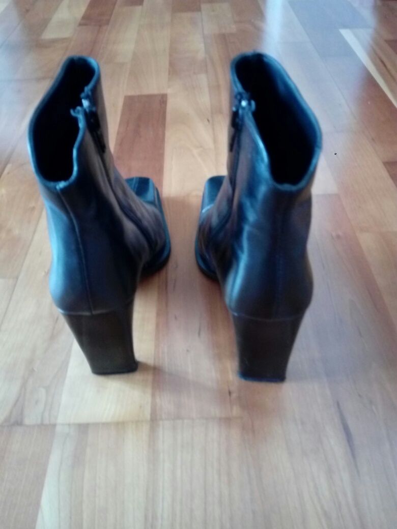 Botas pretas senhora em pele 37