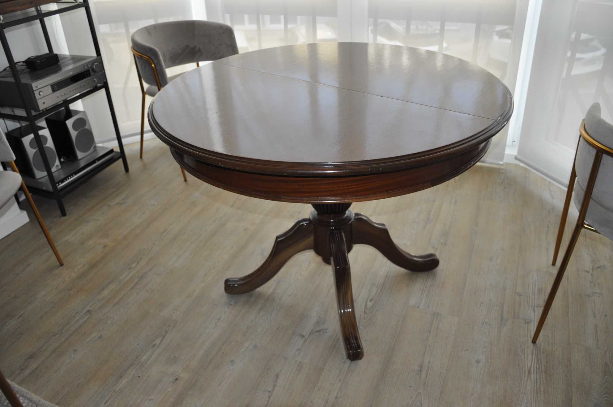 Mesa de jantar em ótimo estado.