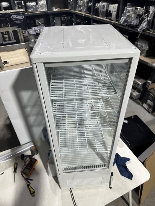 Холодильна вітрина майже нова