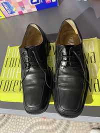 Sapatos clássicos pretos
