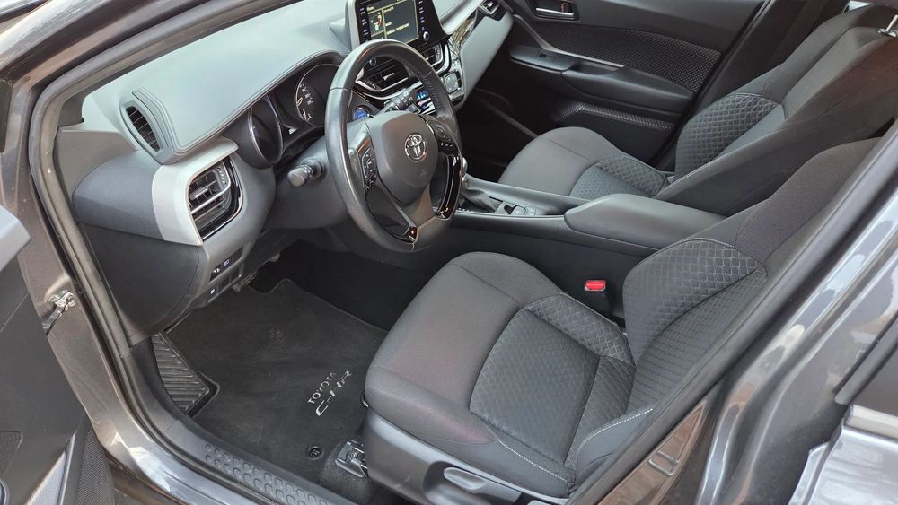Toyota C-HR REZERWACJA 1.8 HSD Lift 41 tyś km Ast. Pasa Distronic kamera Super