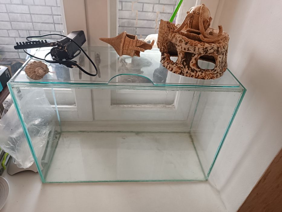 Продам аквариум со всеми атрибутами