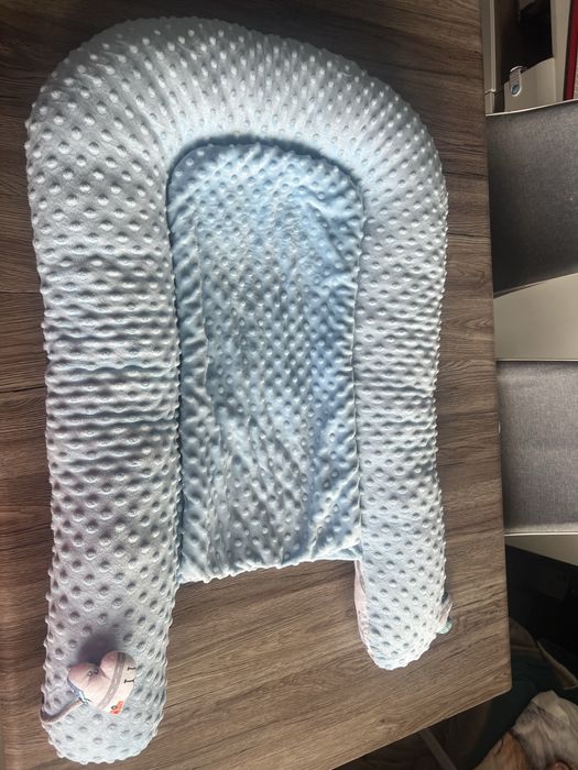 Kokon dwustronny dla niemowlaka + 6 poduszek do kompletu