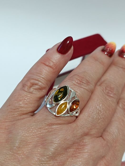 Srebrny pierścionek z kolorowymi bursztynami roz.19, srebro próby 925