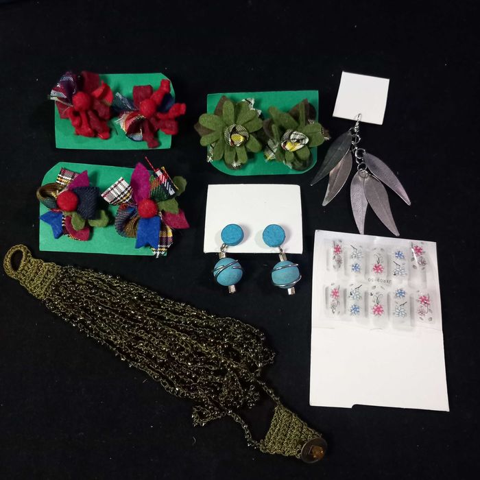 Vários brincos e outras coisas