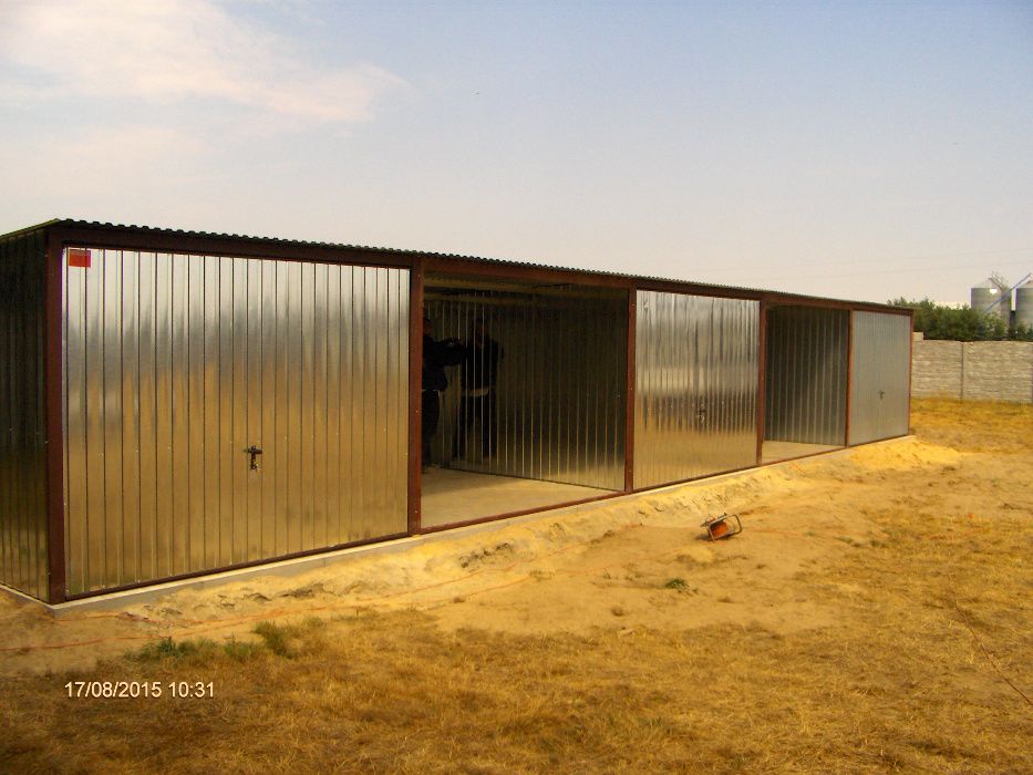 Garaz Blaszak 3x5 z bramą uchylną