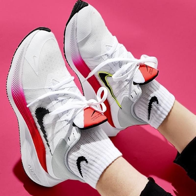Оригінальні кросівки nike zoom winflo 8,стан нових