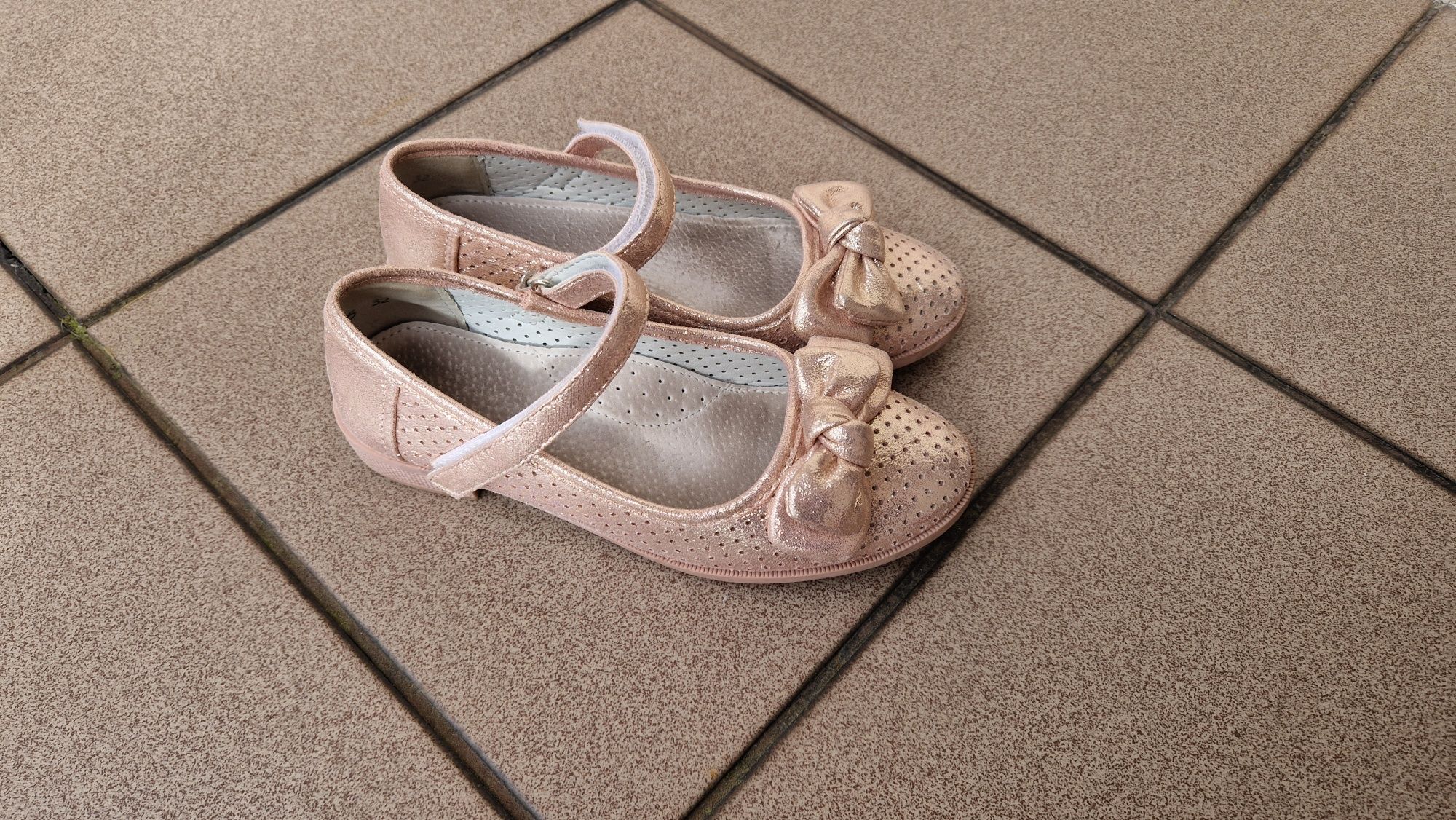 Buty wiosenne dla dziewczynki, r. 32, firmy Clibee