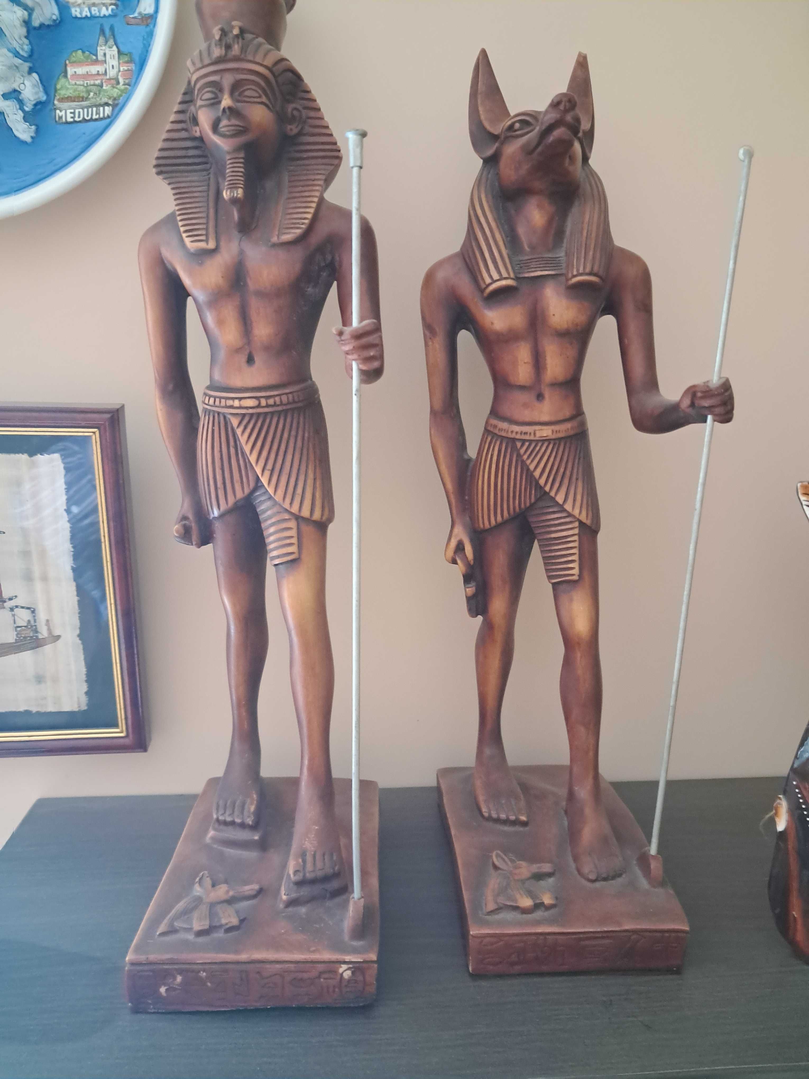 Високі і важкі фігурки єгипетських богів