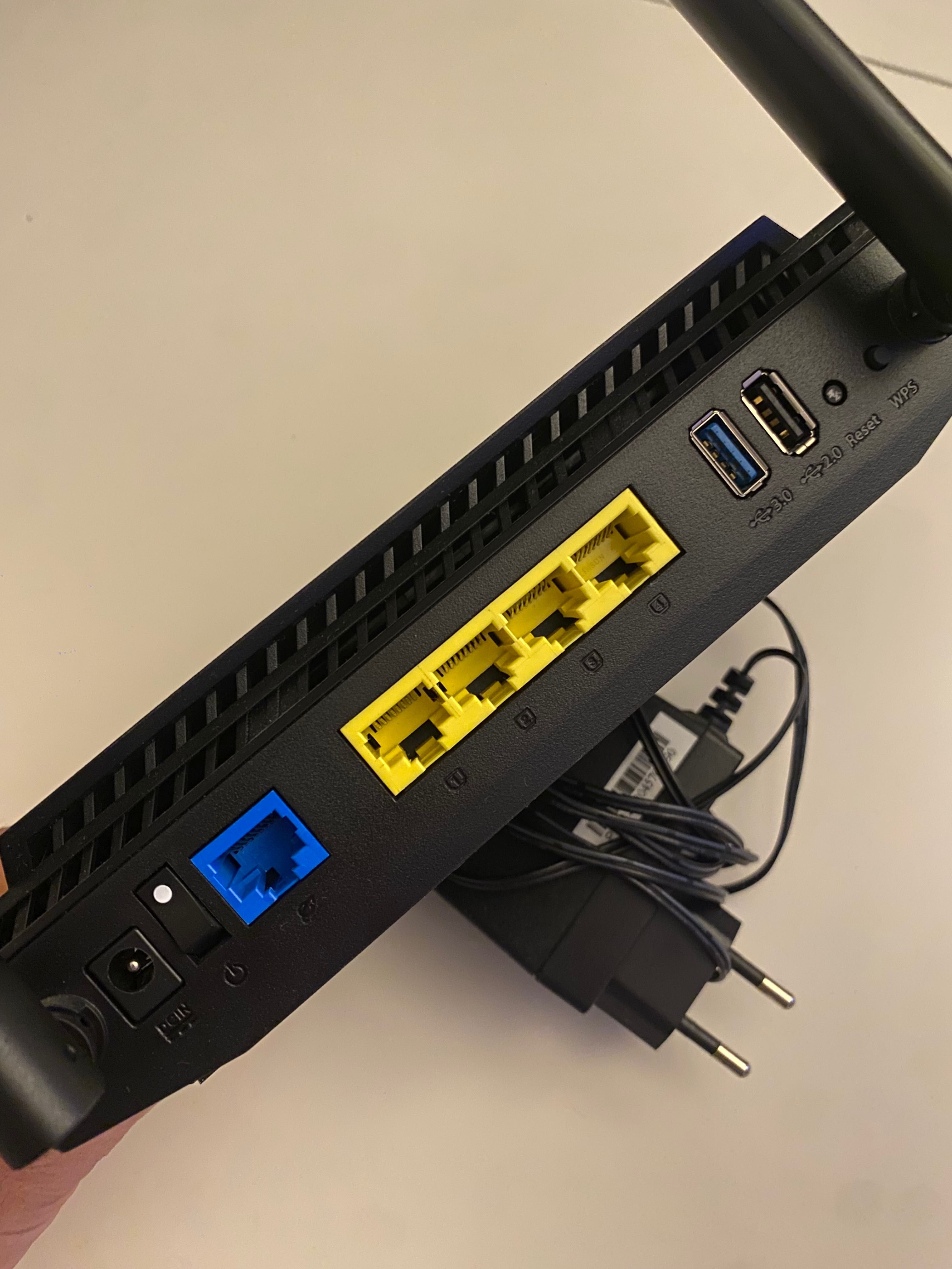 Router Asus RT-AX56U