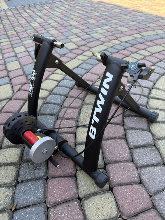 Trenażer rowerowy Btwin In’Ride 100 + podstawka