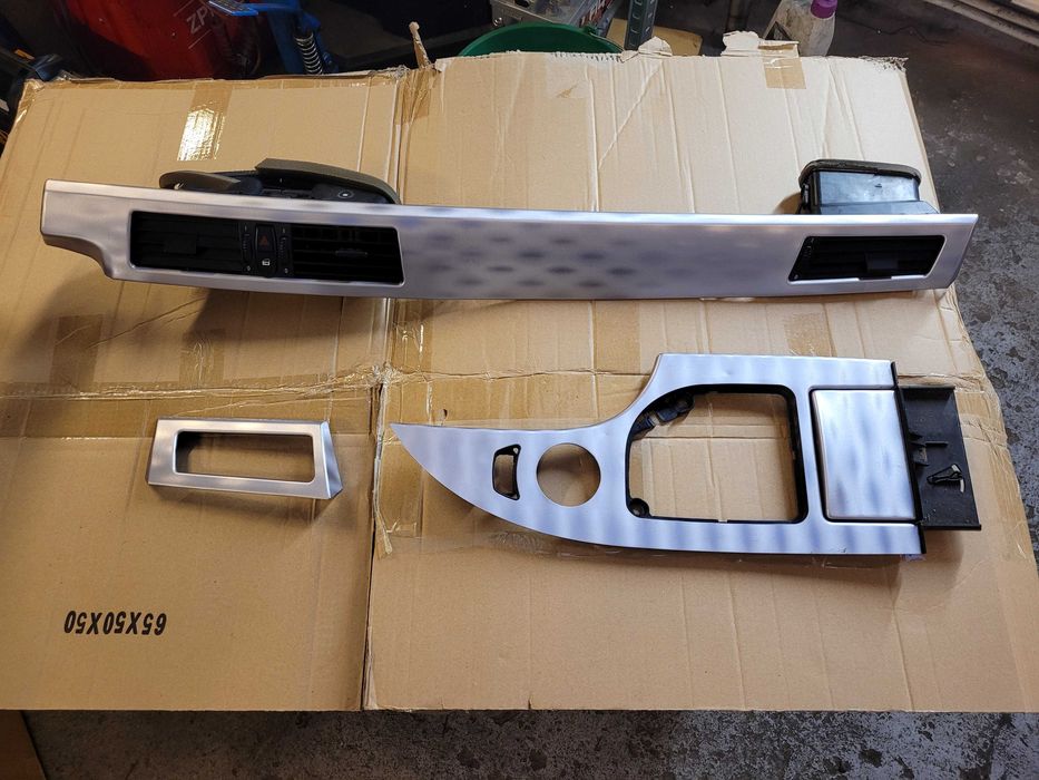 Listwy Dekory Deski Konsoli Kratki BMW E60 E61 ALUCUBE PURE Chrom