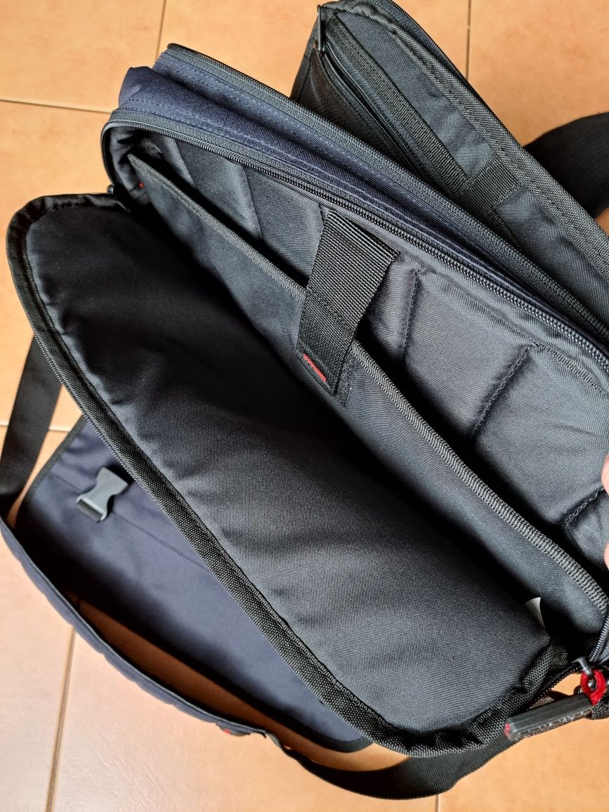 Torba na ramię na laptopa  firmy Samsonite. Stan bdb.