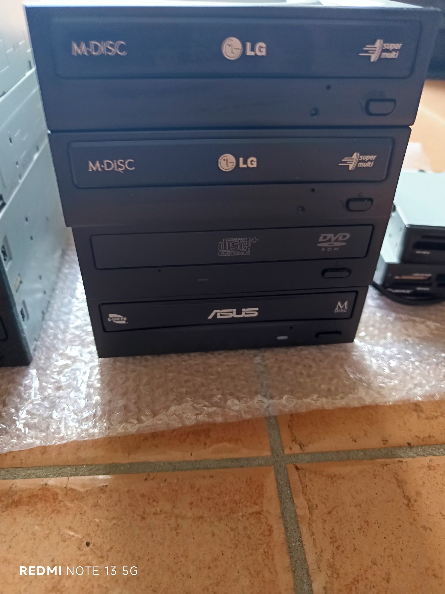 Conjunto de coolers e leitores DVD para pc