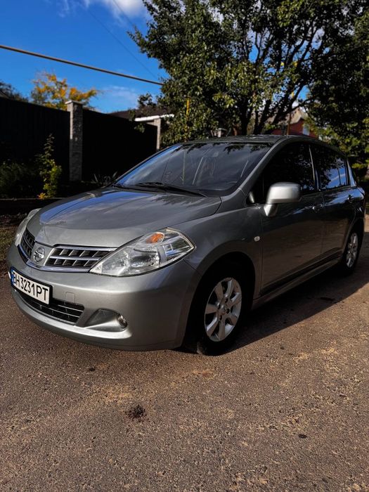 Продам нисан Тиида автомат 1.6