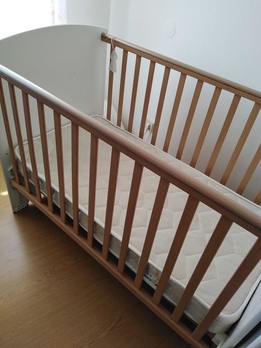 Cama de grades com colchão