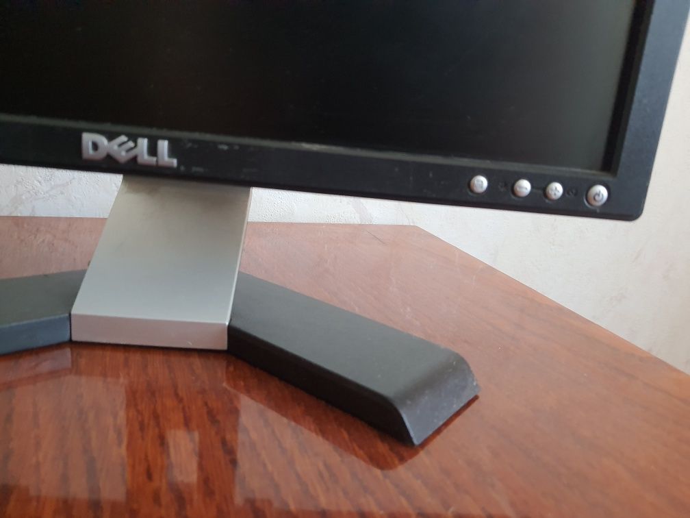 Монитор Dell E178FPc- 499грн
