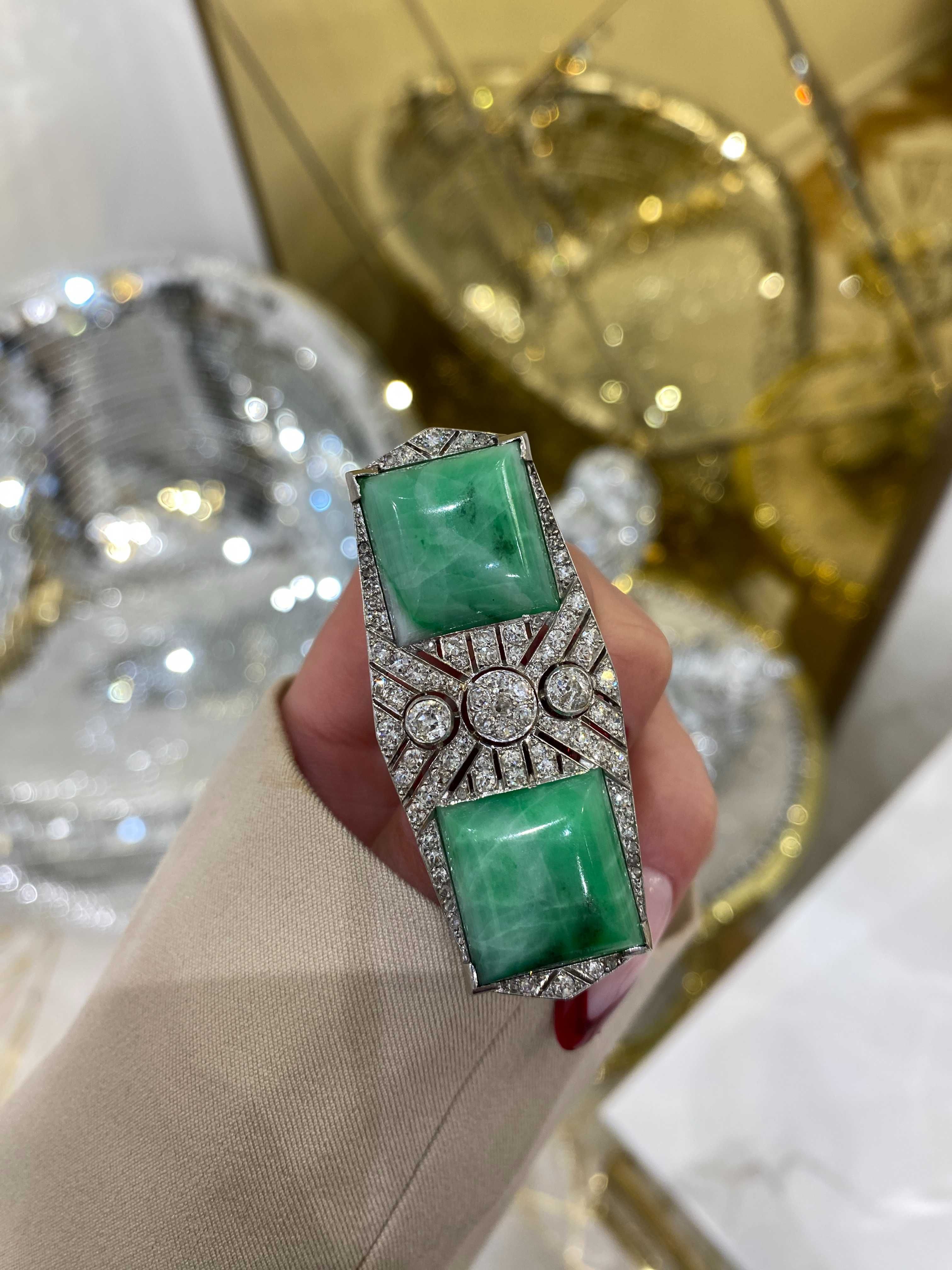 Stara broszka Art Deco z diamentami 2.50ct oraz z jadeitami platyna
