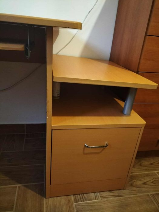 Secretária cerejeira