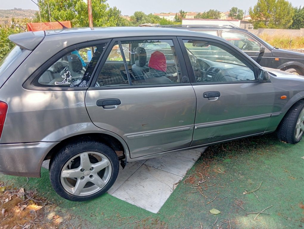 Mazda 323 gasolina