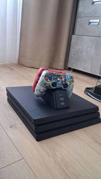 PS4 Pro + VR V2 + 2 геймпади + Move + GTA 5 + Uncharted