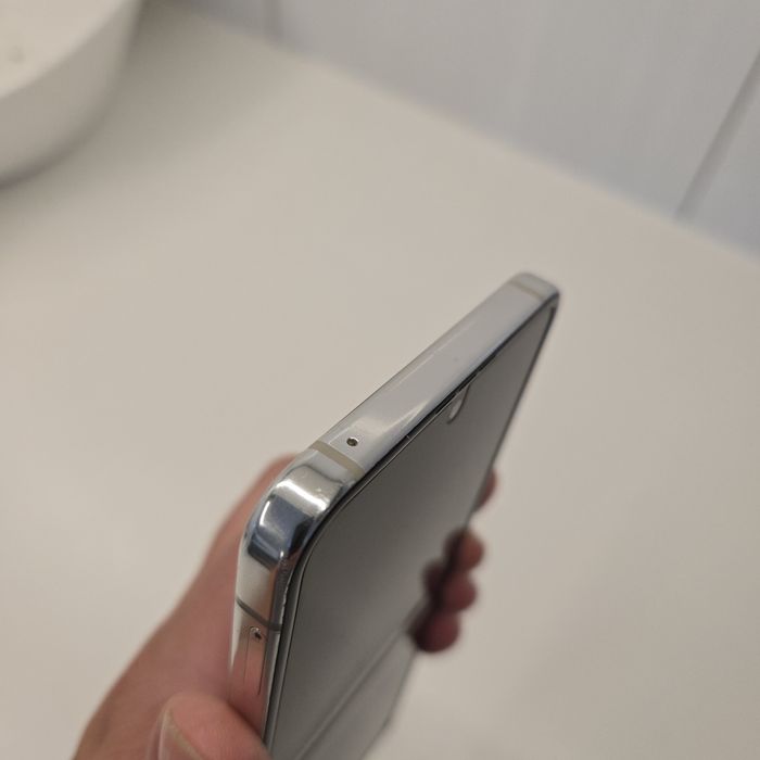 Smartfon SAMSUNG Galaxy Z Flip 5 8/256 GB 5G 6.7" Beżowy