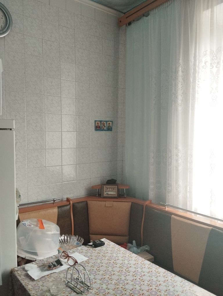Продам 2 к квартиру с балконом и лоджией  Нововодолажском районе.