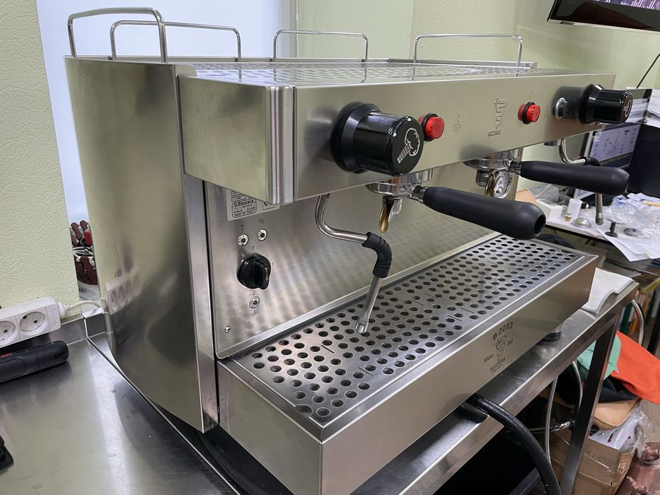 Професійна кавомашина Bezzera Rosare